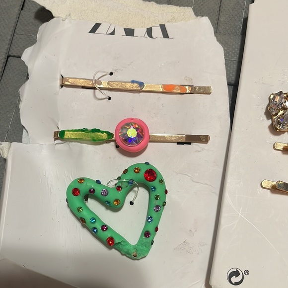 Zara | hair pins - Picture 5 of 5